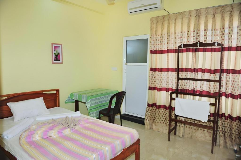 Hotel Glee Тринкомале Екстериор снимка