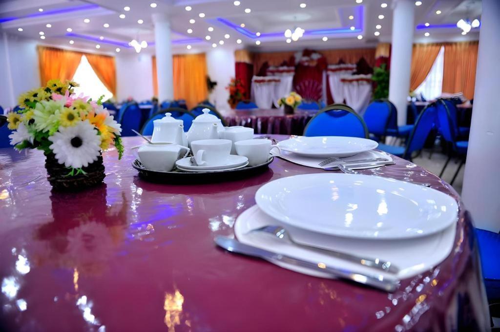 Hotel Glee Тринкомале Екстериор снимка