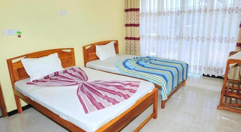 Hotel Glee Тринкомале Екстериор снимка
