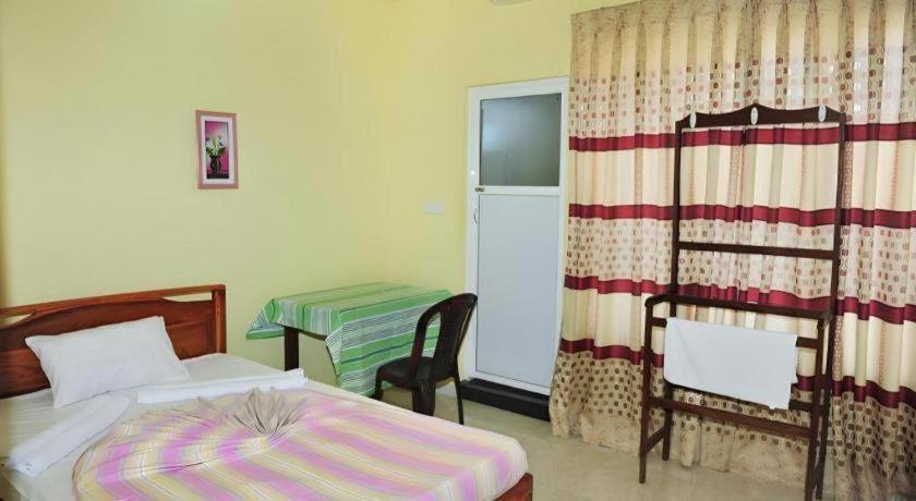 Hotel Glee Тринкомале Екстериор снимка